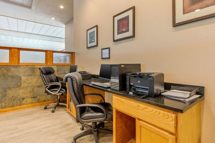 Business Center 68 of 69