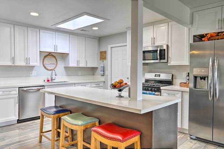 San Marcos Home w / Patio & Grill - Walk to Lake!