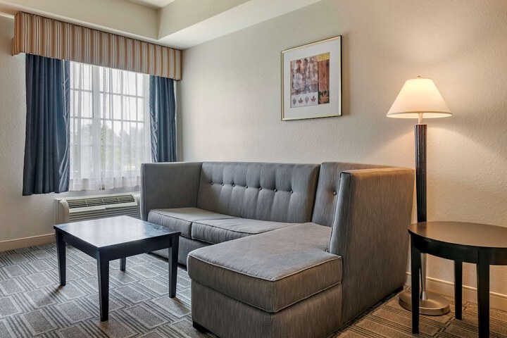 Comfort Inn & Suites
