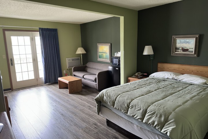 Room 16 of 80