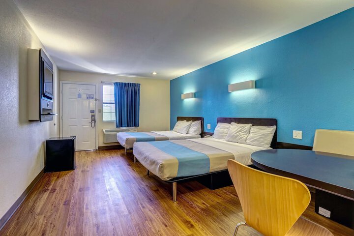 Room 13 of 42