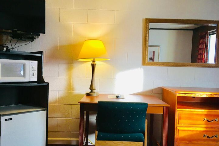 Room 33 of 66