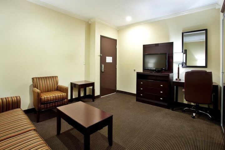 Room 21 of 34