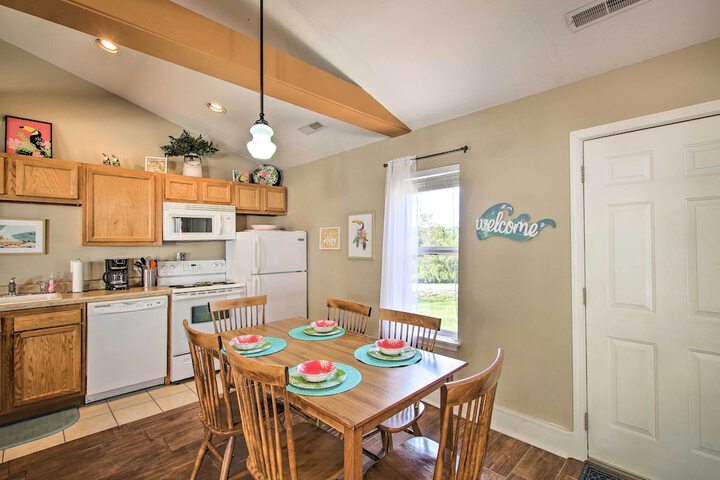 Cozy Ironton Cabin w / Shared Pool & Private Patio!
