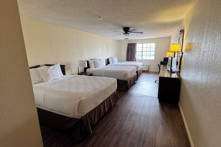 Executive Inn & Suites