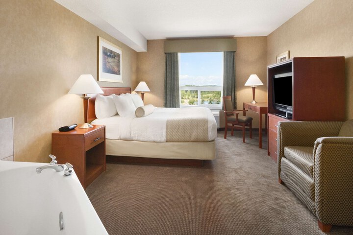 Room 8 of 18