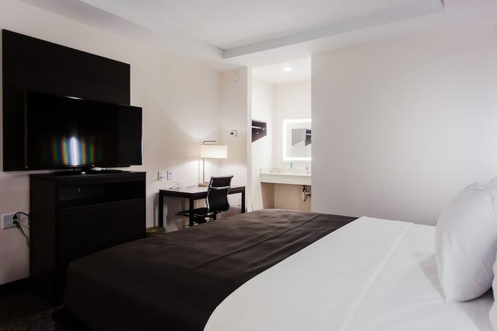 Room 35 of 69