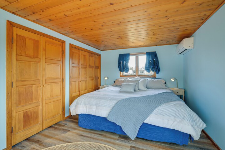 Amazing Rocky Point Retreat Overlooking the Sound!