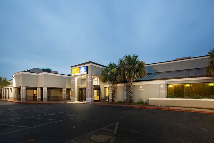 Hotel 4 of 20