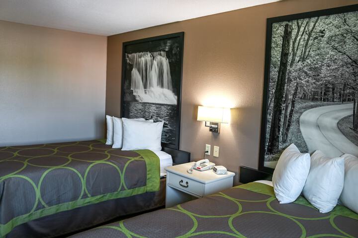 Super 8 by Wyndham Indianapolis / Emerson Ave