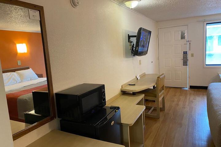 Room 18 of 28
