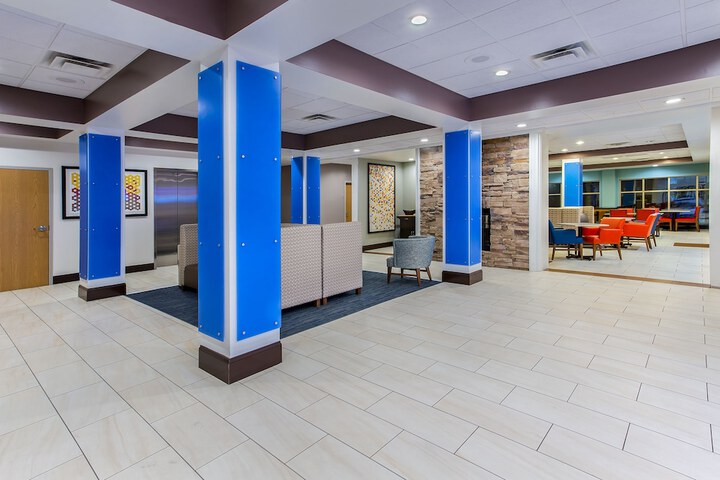 Holiday Inn Express & Suites Morristown by IHG
