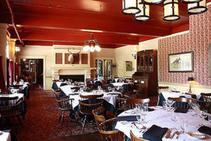 Dining 54 of 62