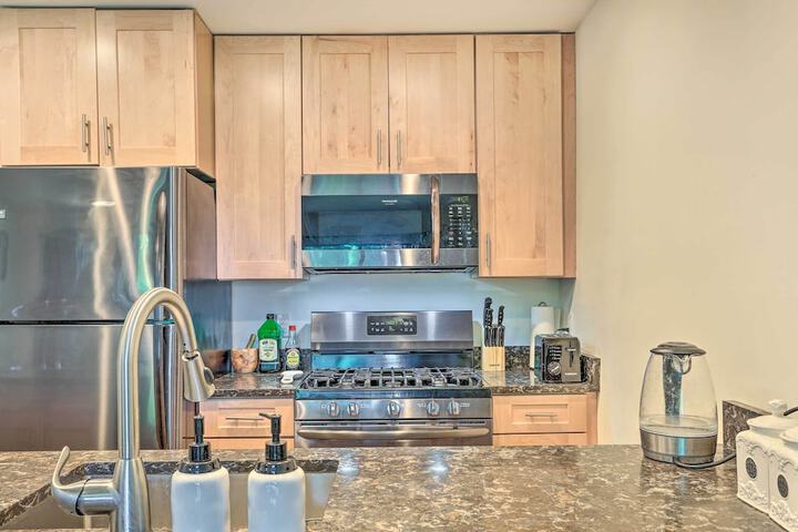 Sun-lit Vernon Condo 2 Mi to Ski Resort!