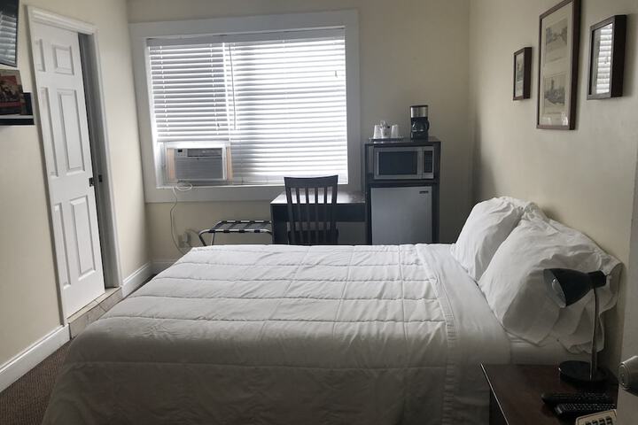 Room 52 of 65