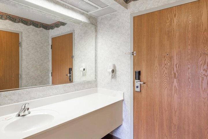 Room 9 of 21