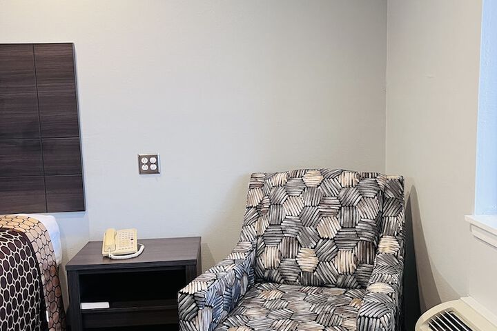 Room 12 of 16
