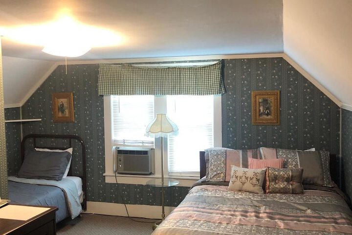 Reynolds House Inn & Motel
