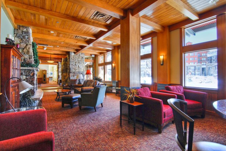Zephyr Mountain Lodge