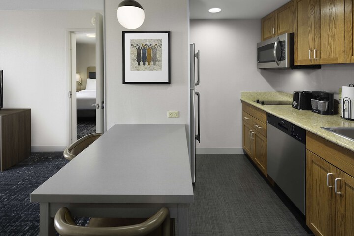 Room 11 of 28