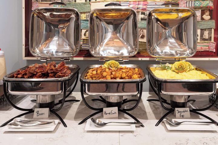 Breakfast/Coffee Service 102 of 111
