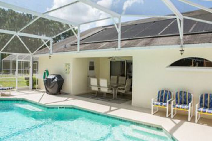 Marks Bridgewater Crossing Villa by RedAwning