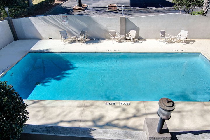 Pool 4 of 37