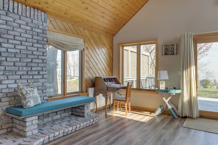 Amazing Rocky Point Retreat Overlooking the Sound!