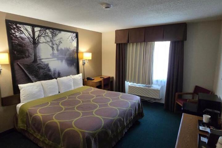 Super 8 by Wyndham Rogers Minnesota