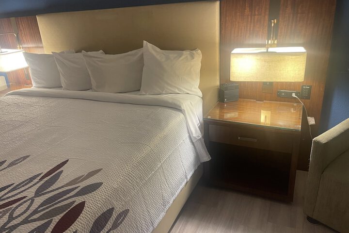 Red Roof Inn & Suites Hinesville