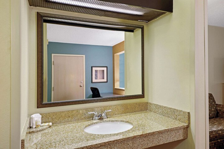 Room 13 of 26