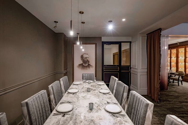 Hotel Fort Des Moines Curio Collection by Hilton