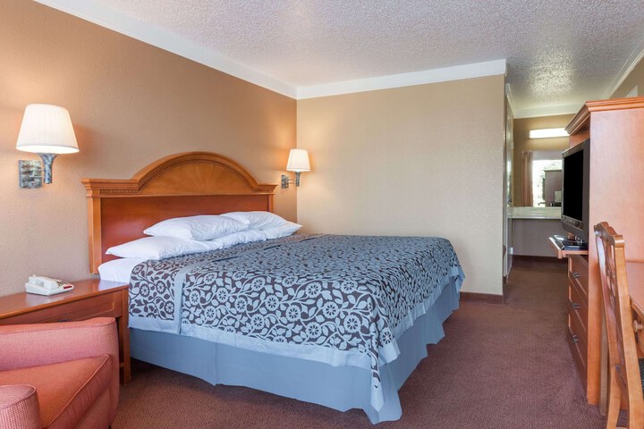 Room 15 of 33