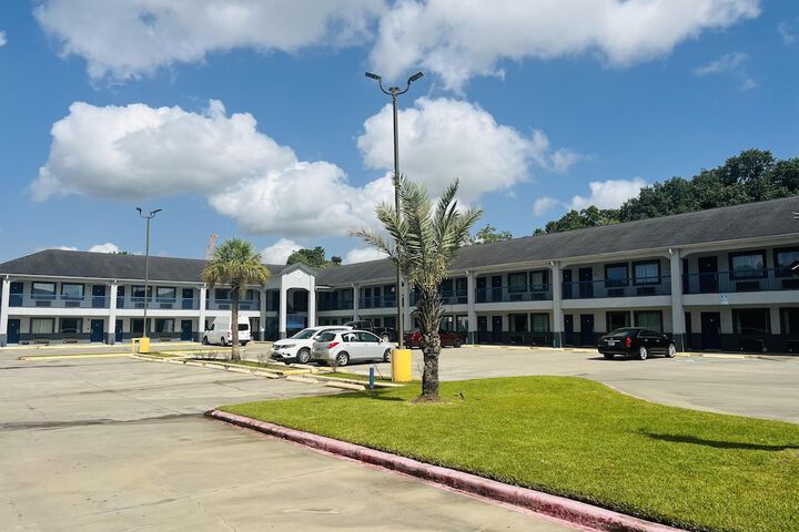 Americas Best Value Inn & Suites Mont Belvieu Houston