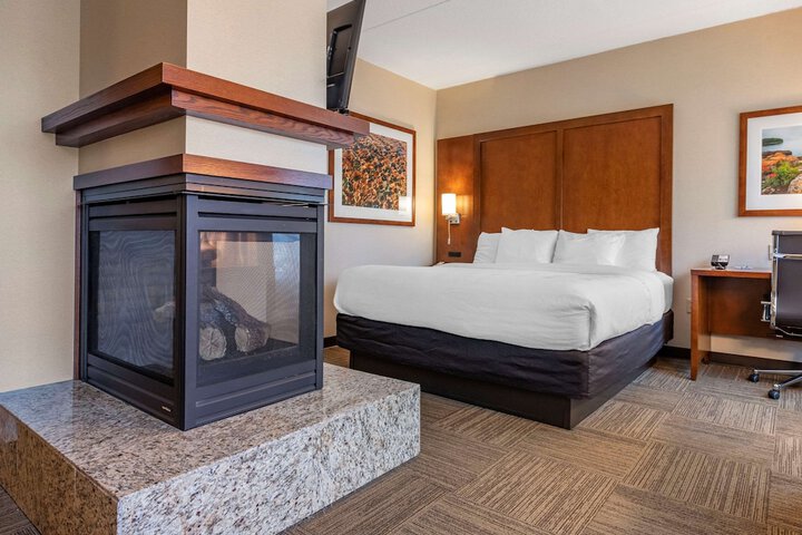 Lift Bridge Lodge an Ascend Collection Hotel