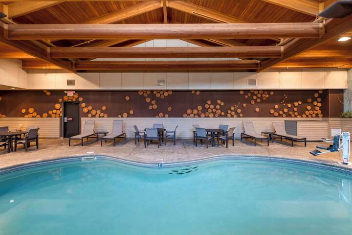 Best Western Premier The Lodge on Lake Detroit