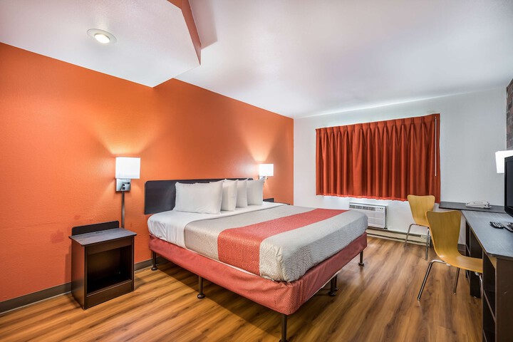Room 10 of 27