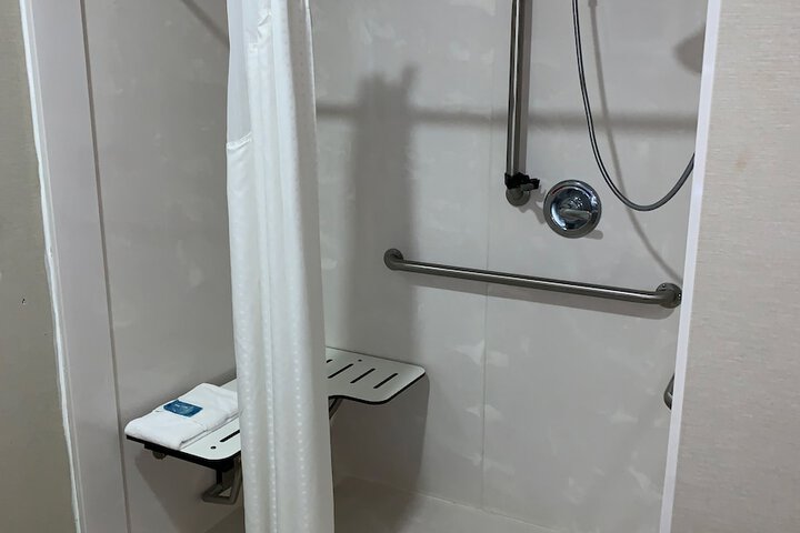 Room 27 of 51
