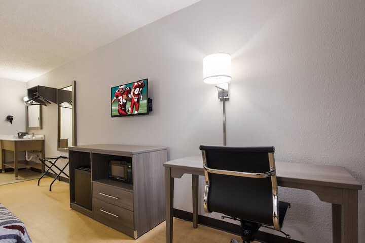 Room 33 of 38
