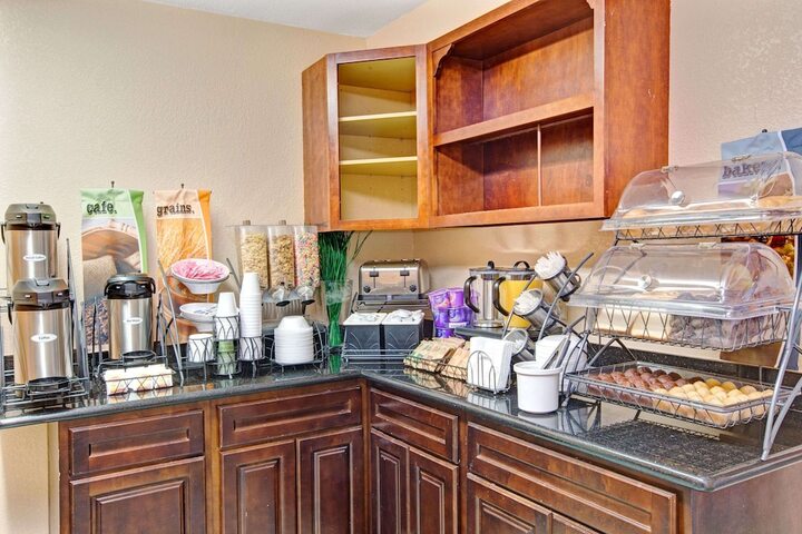 Breakfast/Coffee Service 18 of 20