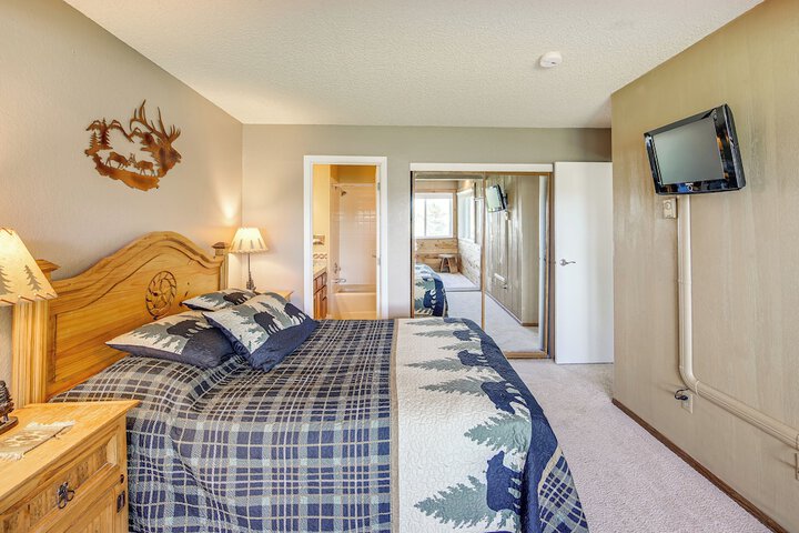 Ski-in / out Granby Ranch Condo w/ Balcony!