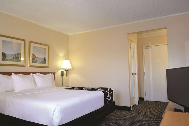 Room 13 of 32