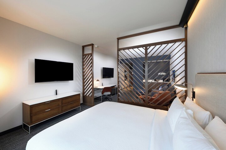 Room 10 of 23
