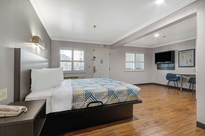 Room 16 of 48