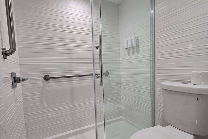 Travelodge by Wyndham Fullerton Near Anaheim