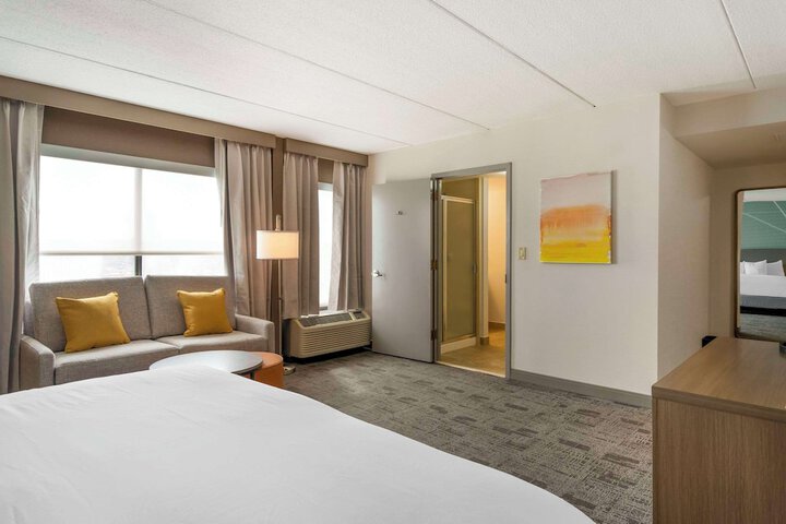 Room 13 of 32