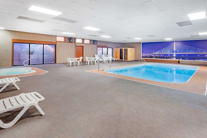 Pool 6 of 44
