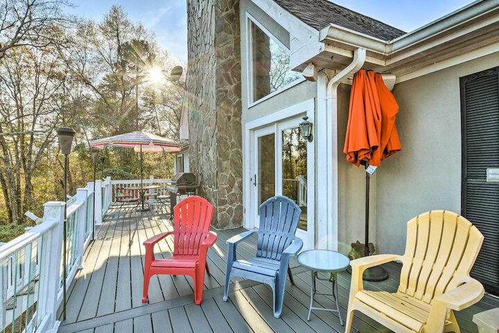 Lake Hartwell Home w / Private Dock & Hot Tub!