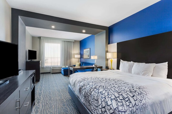 La Quinta Inn & Suites by Wyndham Odessa N. - Sienna Tower