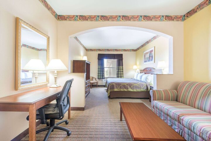 Room 9 of 18